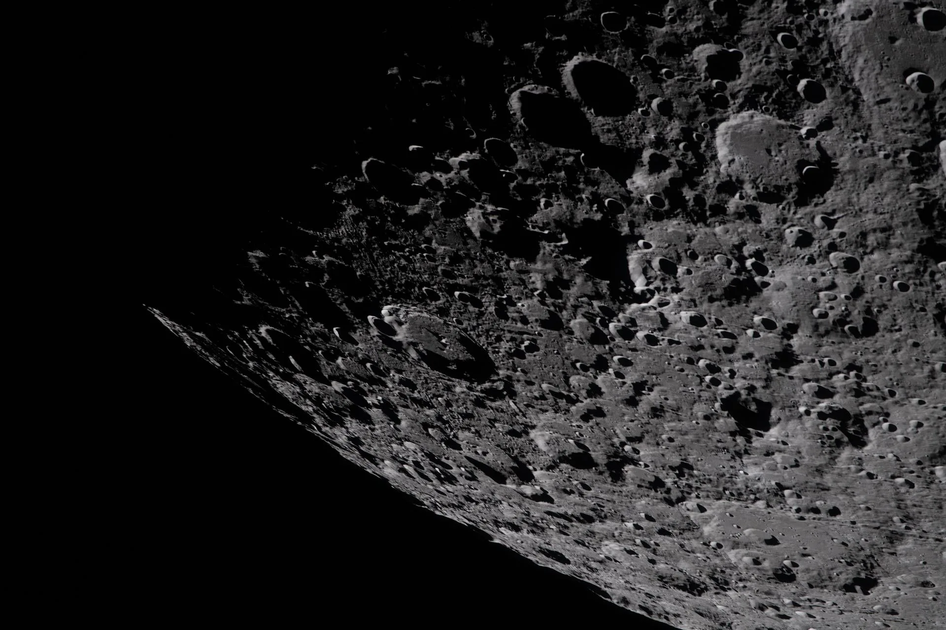 Artemis II Crew Captures Moon’s Far Side During Flyby