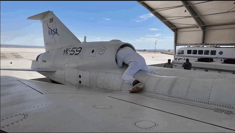 Навіщо механіки NASA пірнають у повітрозабірник X-59